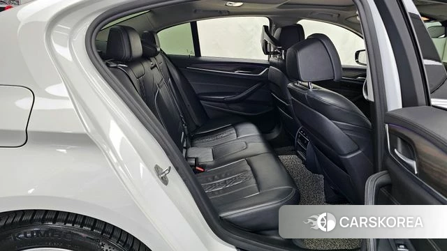 BMW 5 Series (G30) 2018 Белый из Кореи, фото 3