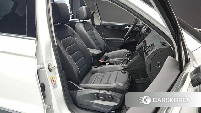 Volkswagen Tiguan second Generation 2023 Белый из Кореи, фото 3