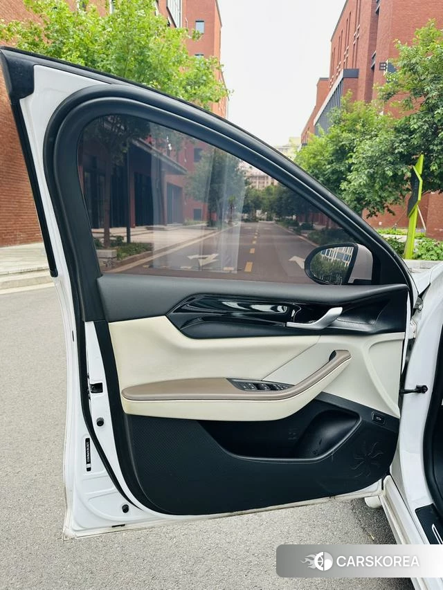 BYD Qin PLUS DM 2024 Белый из Китая, фото 3