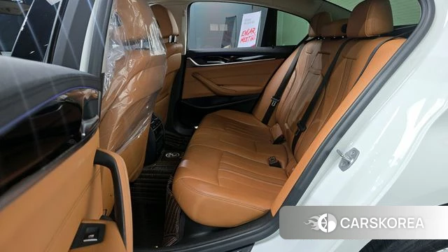 BMW 5 Series (G30) 2018 Белый из Кореи, фото 3