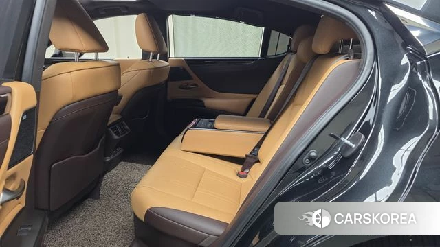 Lexus ES300h 7th generation 2021 Черный из Кореи, фото 3