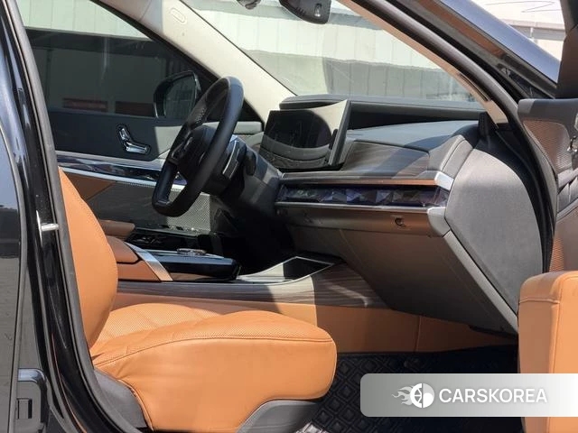 BMW 7 series 2023 Черный из Китая, фото 3
