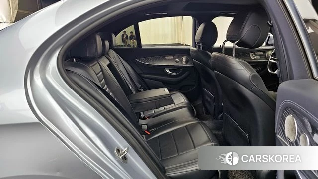 Mercedes-Benz E-Class W213 2021 Серебряный из Кореи, фото 3