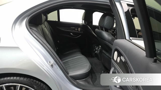 Mercedes-Benz E-Class W213 2023 Серебристо-серый из Кореи, фото 3