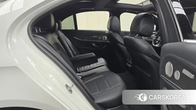 Mercedes-Benz E-Class W213 2022 Белый из Кореи, фото 3