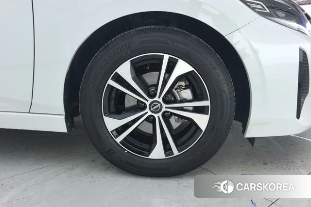 Nissan Xuan Yi 2024 Белый из Китая, фото 3