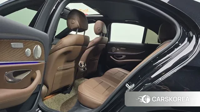 Mercedes-Benz E-Class W213 2021 Черный из Кореи, фото 3