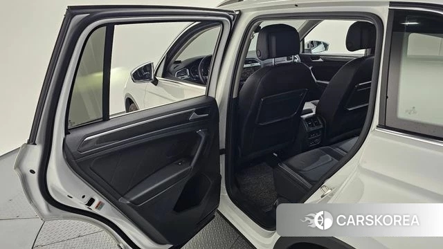 Volkswagen Tiguan second Generation 2020 Белый из Кореи, фото 3