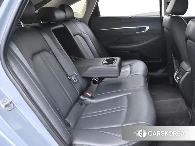 Hyundai Sonata D Edge Hybrid (DN8) 2023 Серебристо-серый из Кореи, фото 3