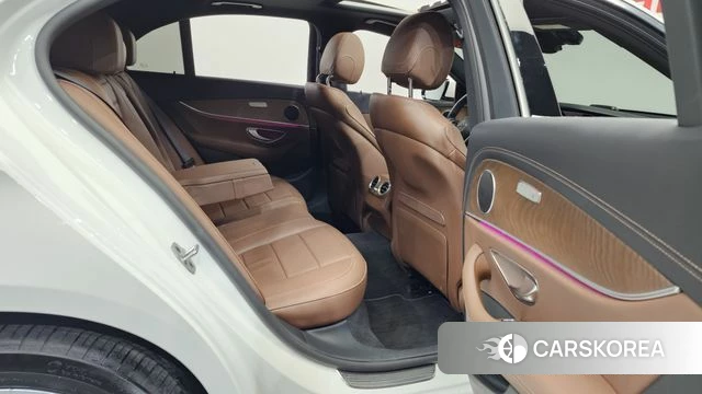 Mercedes-Benz E-Class W213 2022 Белый из Кореи, фото 3