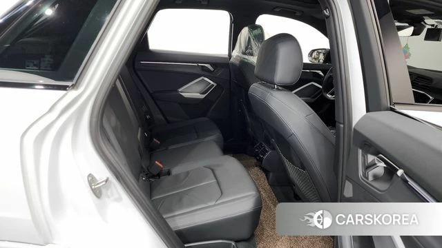 Audi Q3 (F3) 2025 Белый из Кореи, фото 3