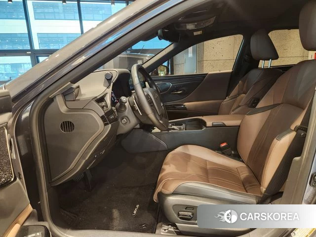 Lexus ES300h 7th generation 2023 Серый из Кореи, фото 3