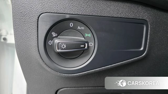 Volkswagen Tiguan second Generation 2022 Белый из Кореи, фото 3