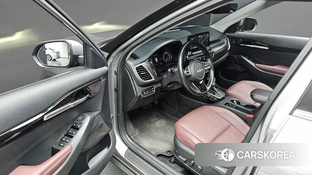 Kia Seltos 2022 Серебристо-серый из Кореи, фото 3