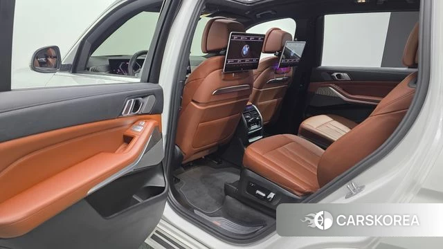 BMW X7 (G07) 2023 Белый из Кореи, фото 3