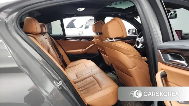 BMW 5 Series (G30) 2022 Серебристо-серый из Кореи, фото 3