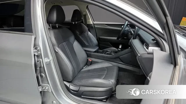 Kia K5 3rd generation 2022 Серебряный из Кореи, фото 3