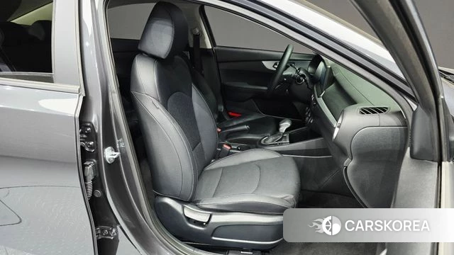 Kia The New K3 2nd generation 2023 Серый из Кореи, фото 3