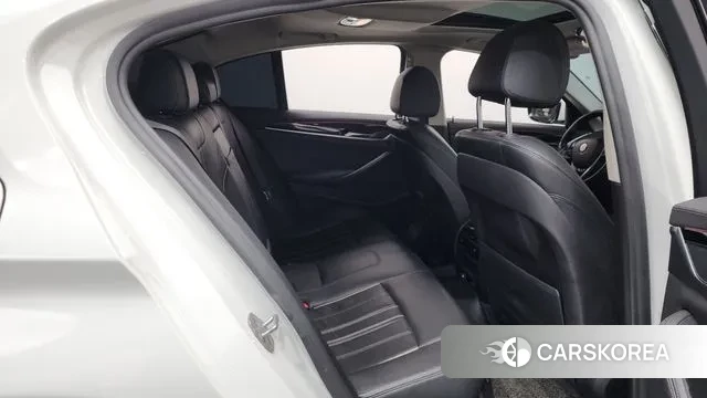 BMW 5 Series (G30) 2018 Белый из Кореи, фото 3