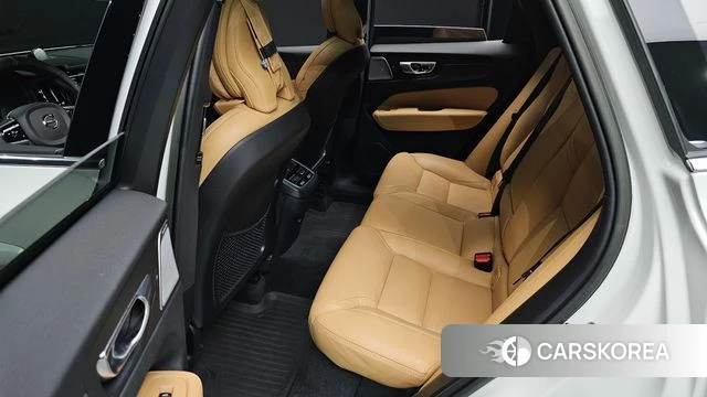 Volvo XC60 second Generation 2023 Белый из Кореи, фото 3