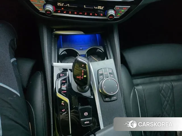 BMW 5 Series (G30) 2023 Белый из Кореи, фото 3