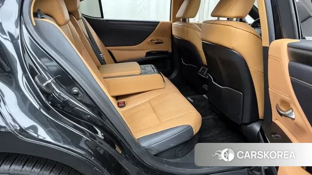 Lexus ES300h 7th generation 2022 Черный из Кореи, фото 3