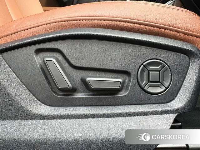 Audi Q7 2021 Черный из Китая, фото 3
