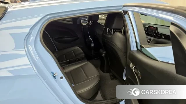 Hyundai Veloster (JS) 2018 Светло-серебряный цвет из Кореи, фото 3