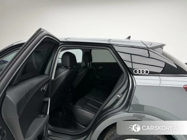 Audi Q2L 2022 Темно-серый из Китая, фото 3