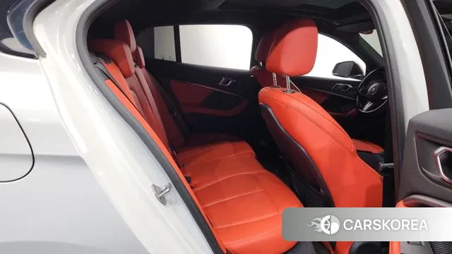 BMW 1 Series (F40) 2021 Белый из Кореи, фото 3