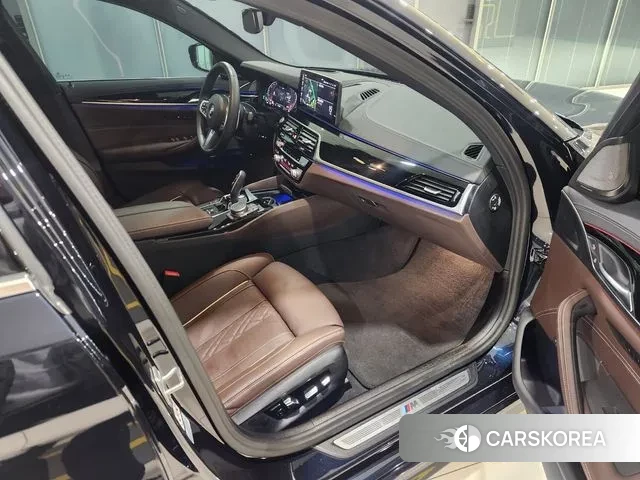 BMW 5 Series (G30) 2023 Черный из Кореи, фото 3