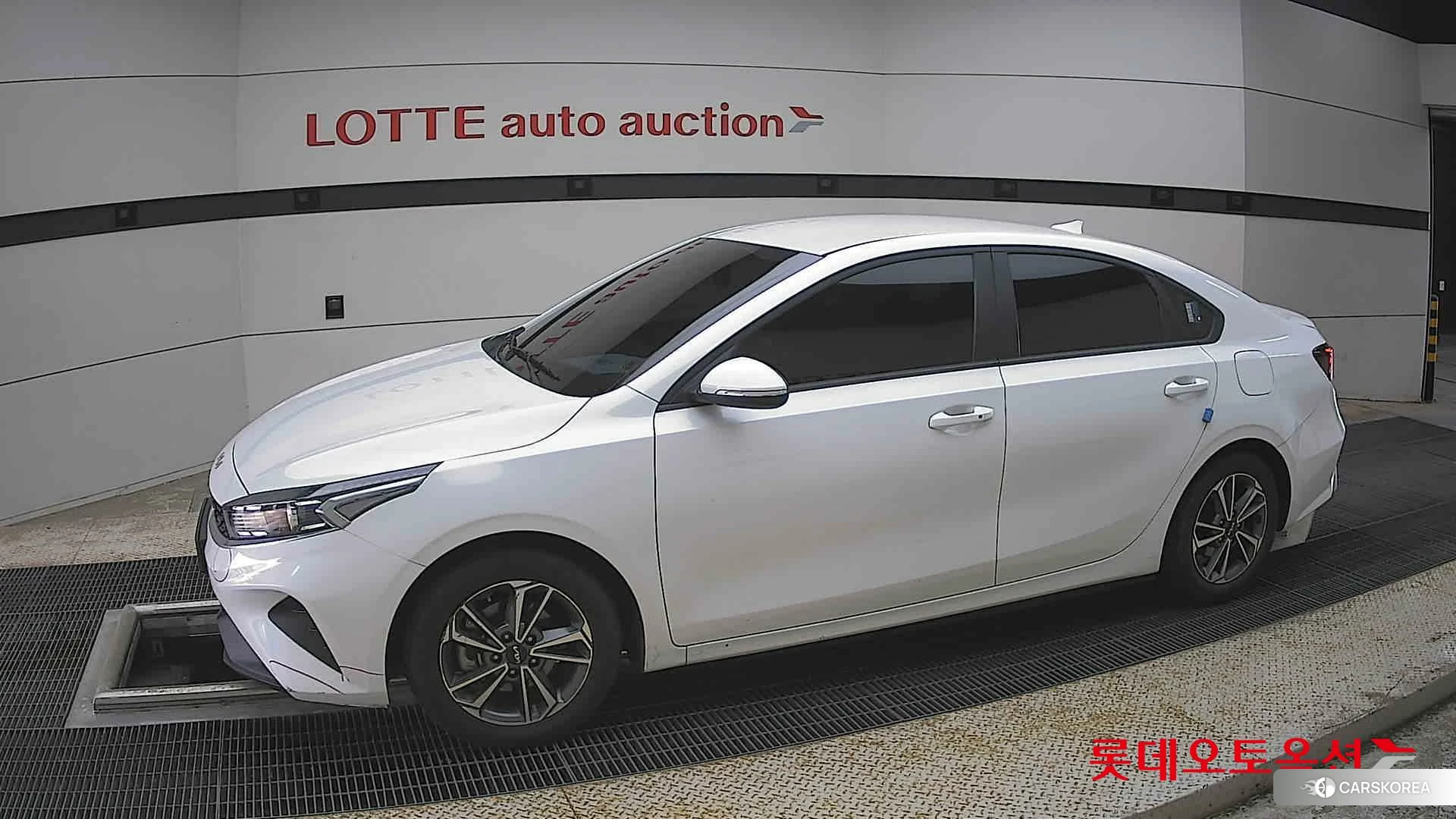 Kia K3 2022 Snow White Pearl из Кореи, фото 3
