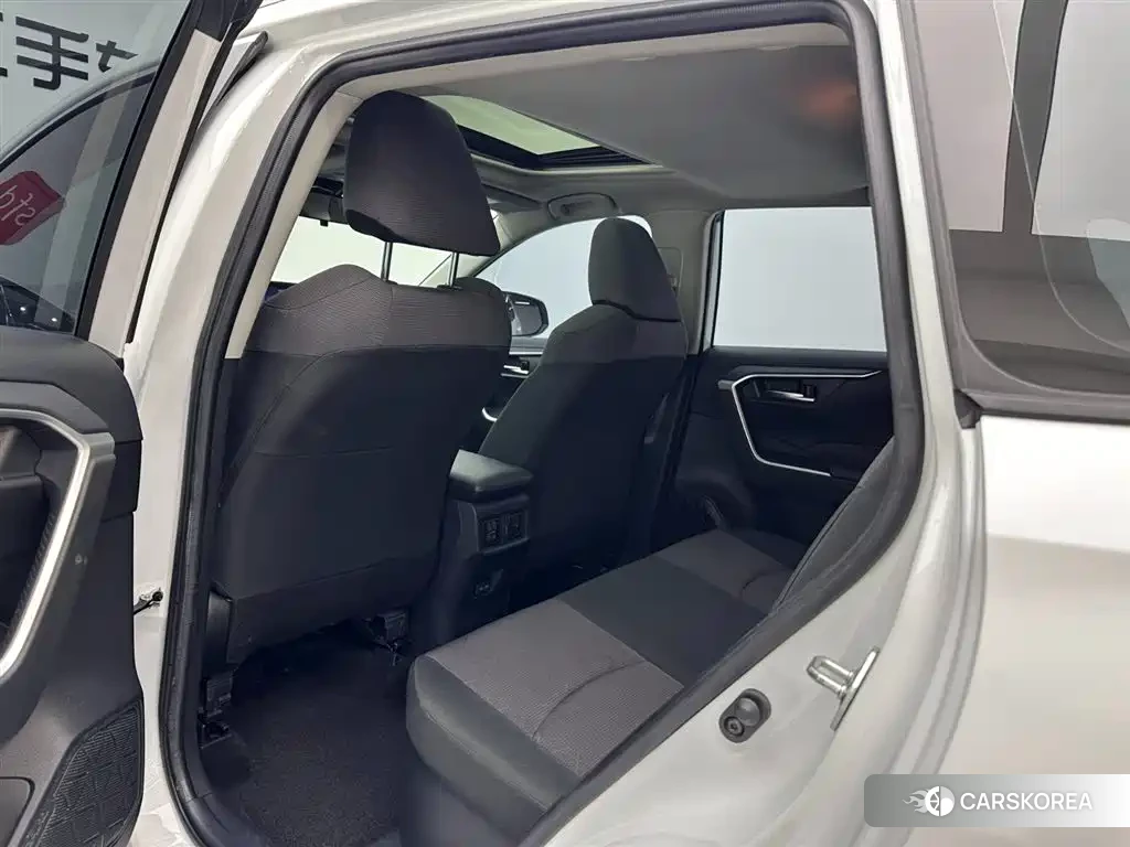 Toyota RAV4 2023 Белый из Китая, фото 3