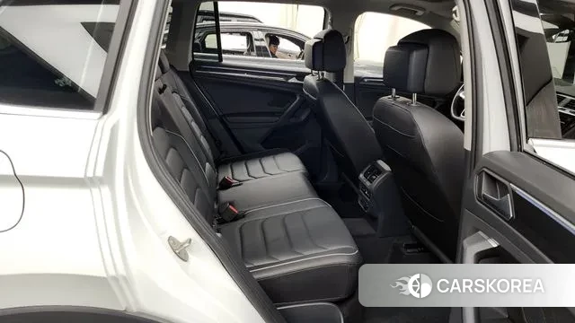 Volkswagen Tiguan second Generation 2022 Белый из Кореи, фото 3