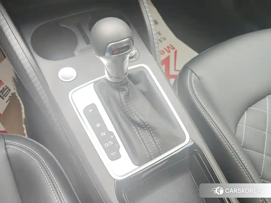 Audi Q2L 2026 Silver/gray из Китая, фото 3