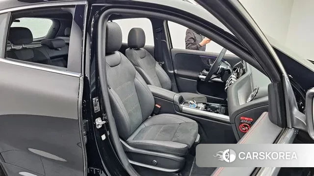 Mercedes-Benz GLA - Class H247 2025 Черный из Кореи, фото 3