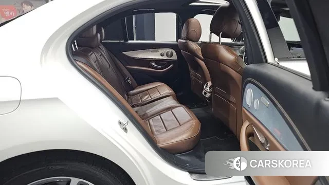 Mercedes-Benz E-Class W213 2021 Белый из Кореи, фото 3