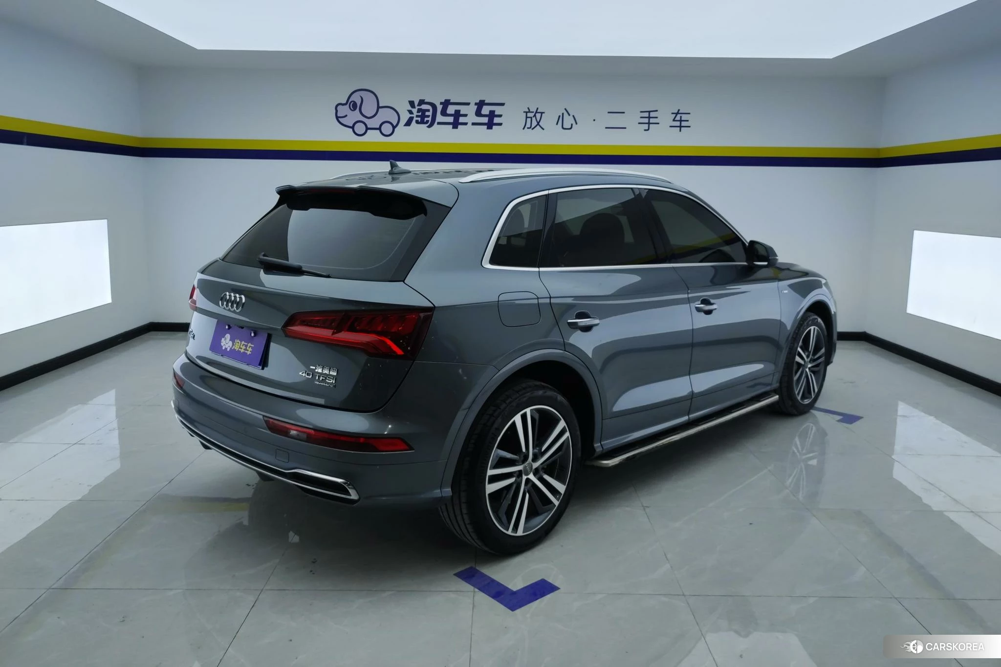 Audi Q5L 2020 Темно-серый из Китая, фото 3
