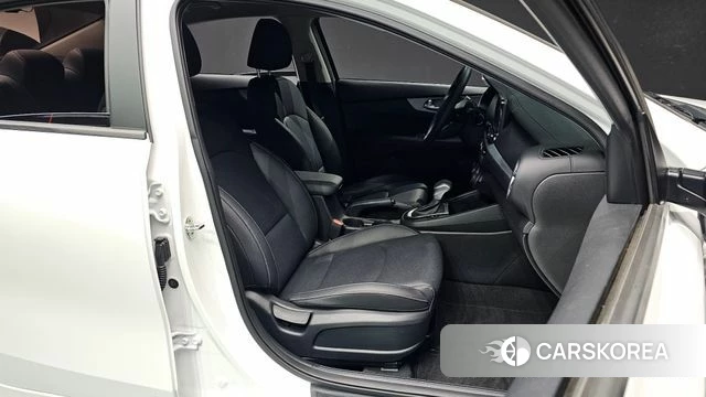 Kia The New K3 2nd generation 2022 Белый из Кореи, фото 3