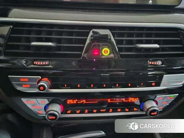 BMW 5 Series (G30) 2022 Черный из Кореи, фото 3