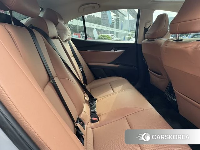Toyota Camry 2024 Серебристо-серый из Китая, фото 3