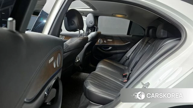 Mercedes-Benz E-Class W213 2018 Белый из Кореи, фото 3