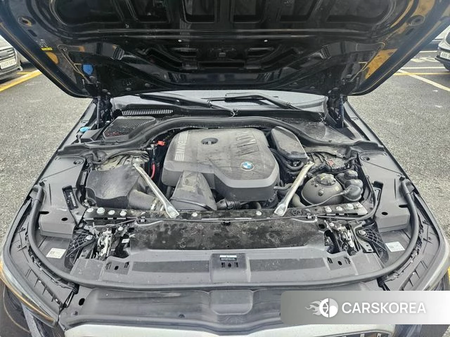 BMW 5 Series (G60) 2025 Черный из Кореи, фото 3