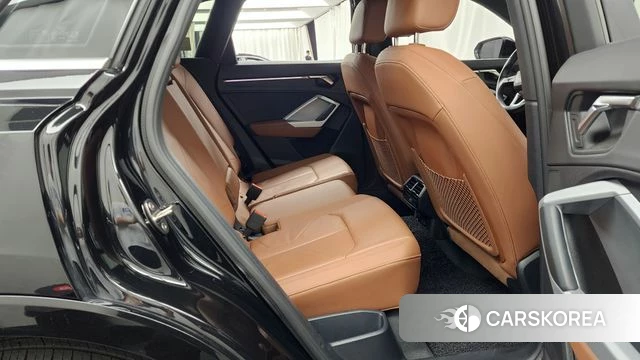 Audi Q3 (F3) 2022 Черный из Кореи, фото 3
