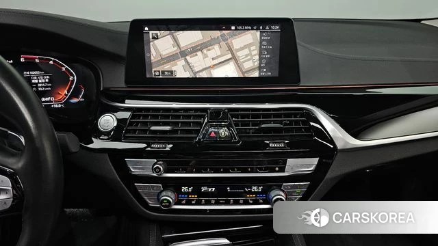 BMW 5 Series (G30) 2019 Белый из Кореи, фото 3