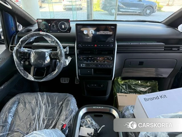 Hyundai Staria 2026 Черный из Кореи, фото 3