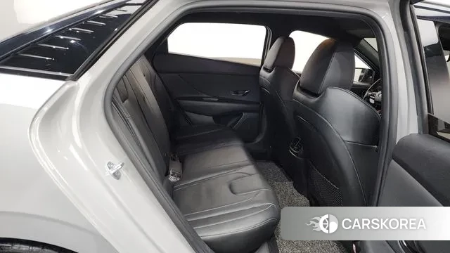 Hyundai Avante (CN7) 2022 Серебристо-серый из Кореи, фото 3