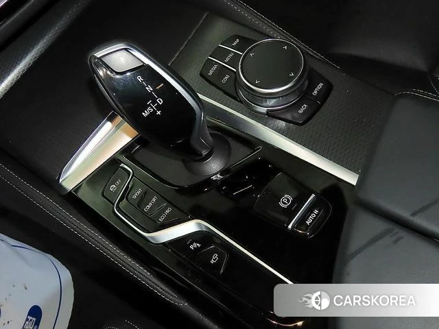 BMW 5 Series (G30) 2023 Белый из Кореи, фото 3