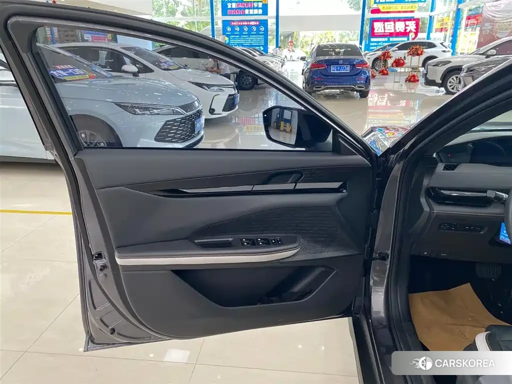 Chang'an Changan UNI-V 2023 Silver/gray из Китая, фото 3
