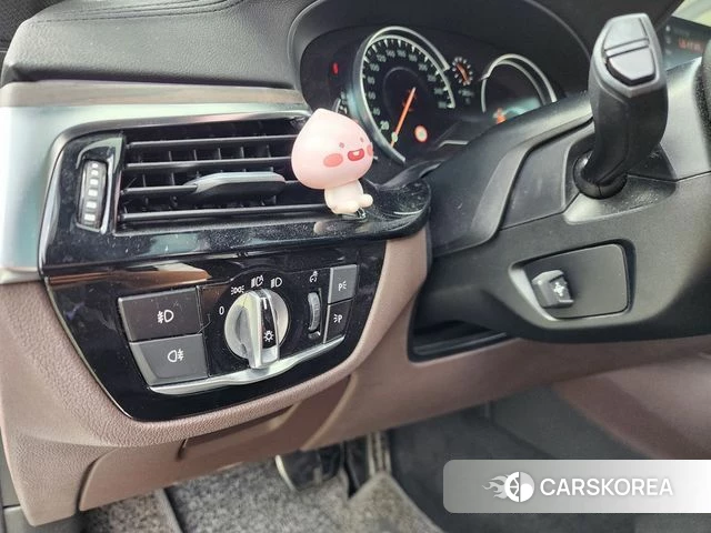 BMW 5 Series (G30) 2018 Белый из Кореи, фото 3